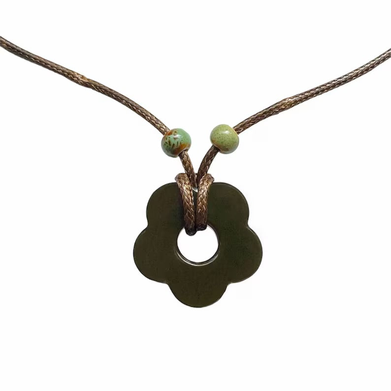 Dark Green Flower Power Hippie Resin Necklace - Louisenkind