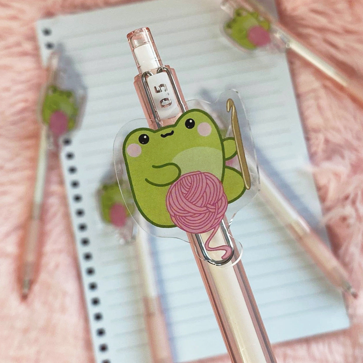 Ballpoint pen with a frog crochet charm