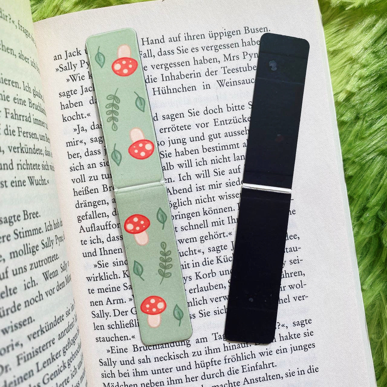 Magnetic Mushroom Leaf Bookmark | Kawaii Bookmarks | Cottagecore Bookmark