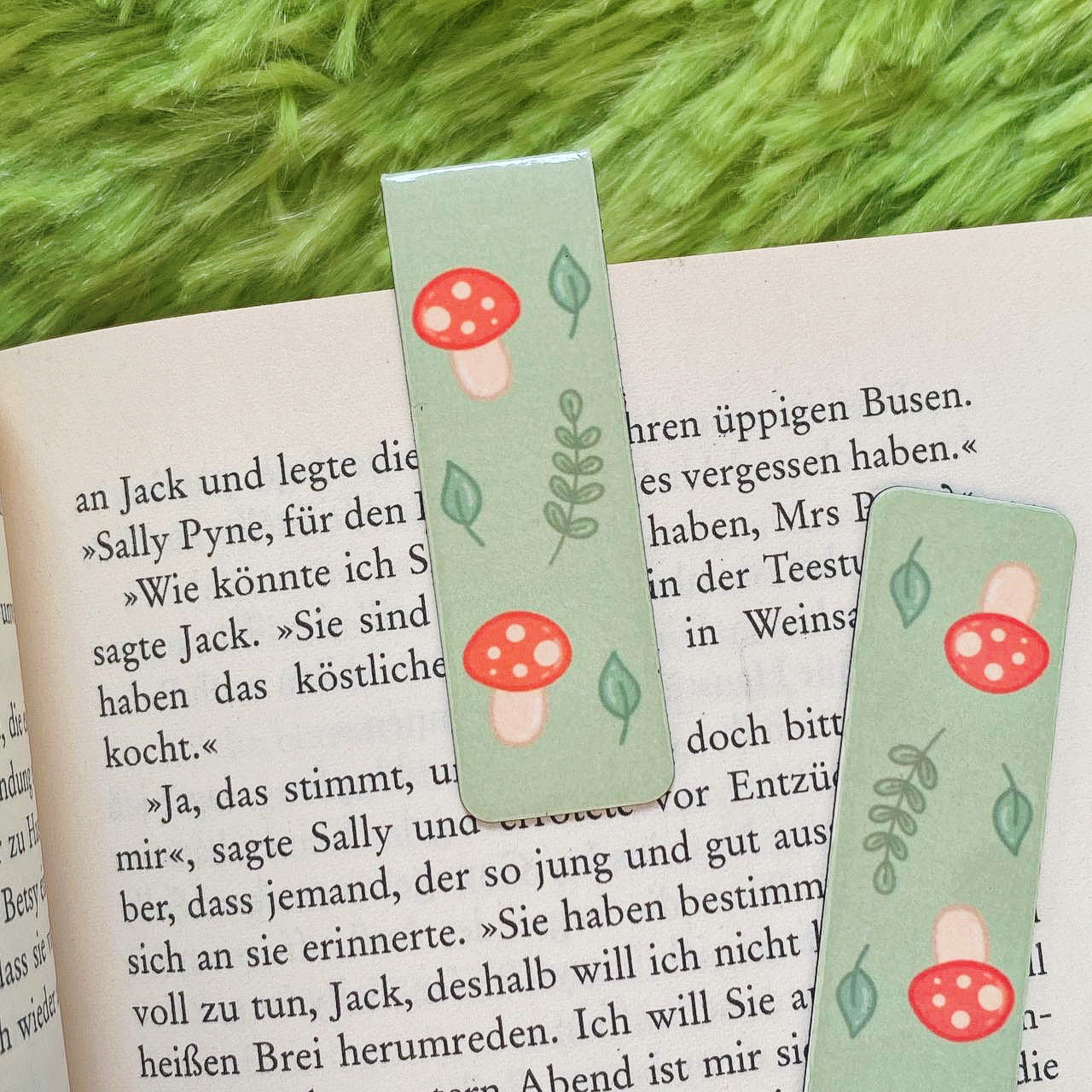 Magnetic Mushroom Leaf Bookmark | Kawaii Bookmarks | Cottagecore Bookmark