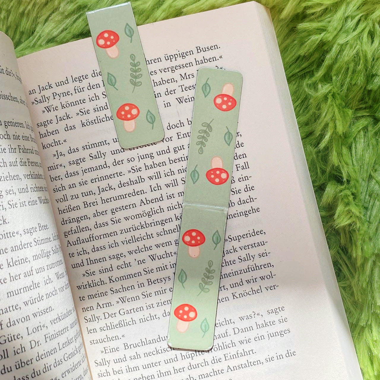 Magnetic Mushroom Leaf Bookmark | Kawaii Bookmarks | Cottagecore Bookmark