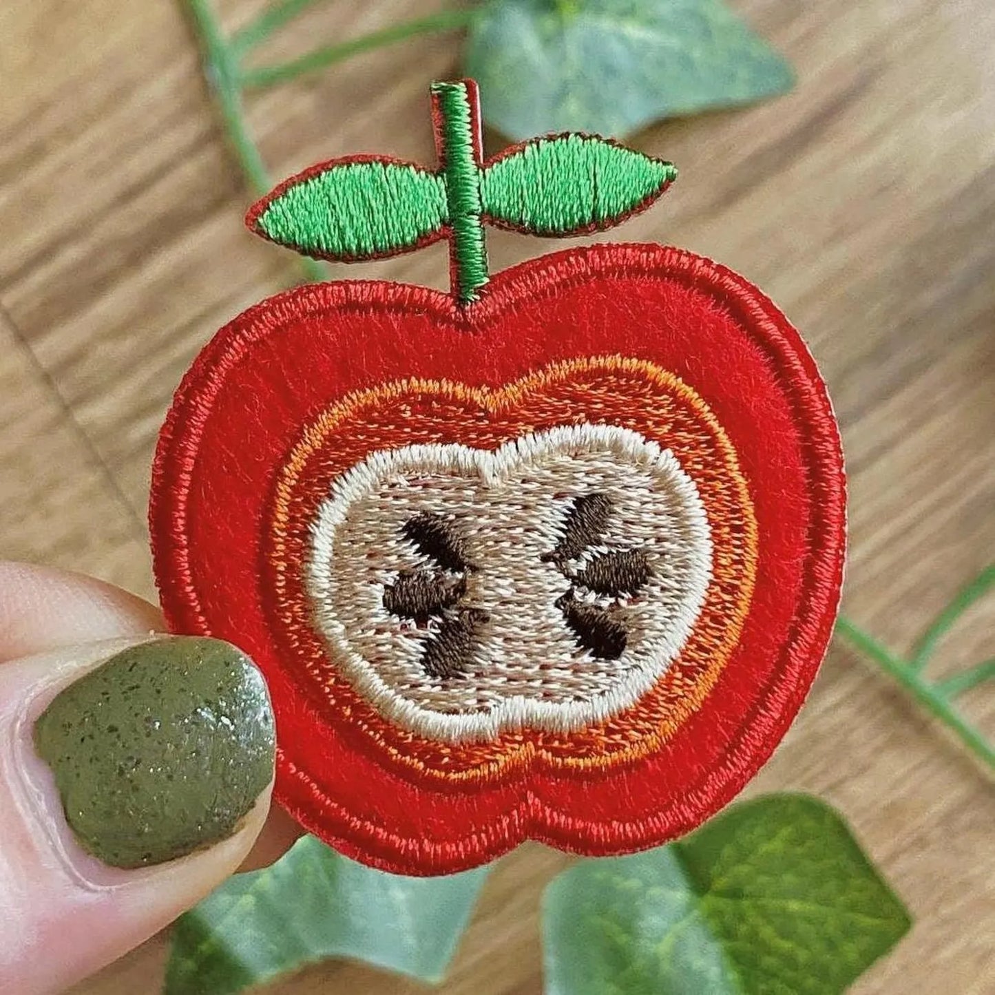 1x Red Apple Vintage Iron On Patch, Fruit Embroidery Transfer Pattern, Cute Embroidery Patches