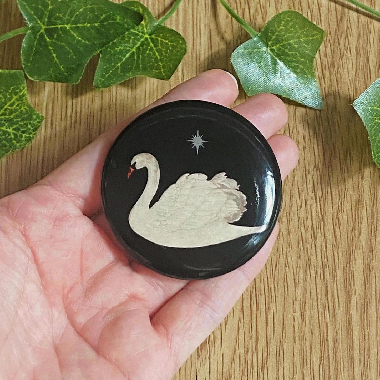 1900s Night Star Swan Vintage Pinback Button, 5cm Diameter Swan Art Lapel Pin, Aesthetic Dark Academia